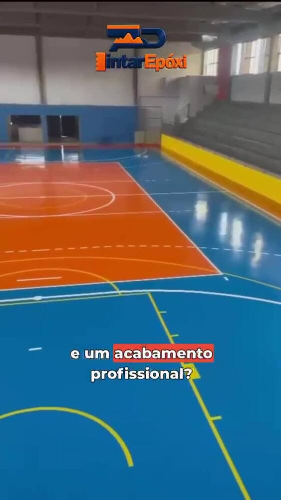Aplicação de piso epóxi em quadra poliesportiva